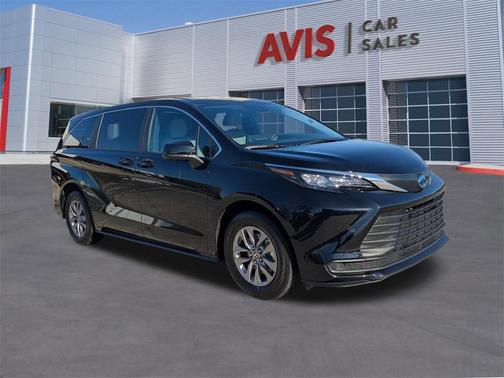 2025 Toyota Sienna LE