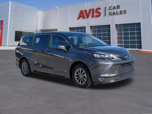 2025 Toyota Sienna LE