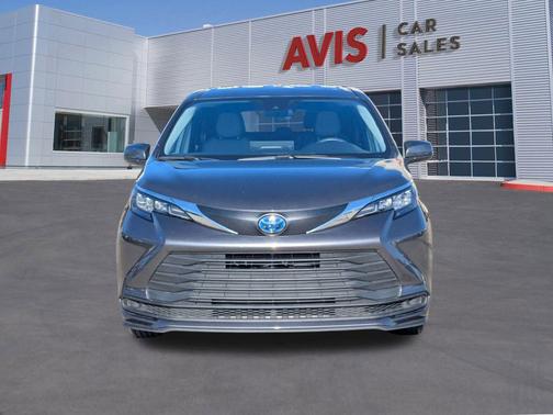 2025 Toyota Sienna LE