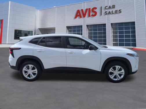 Summit White 2025 Chevrolet Trax LS