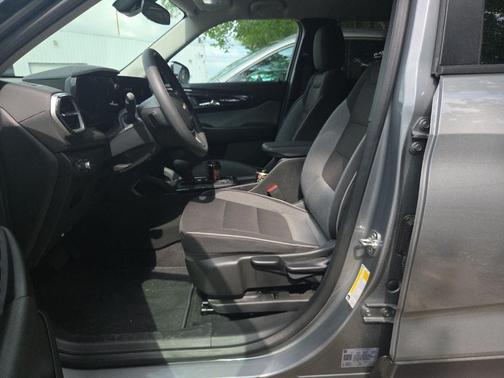 Sterling Gray Metallic 2025 Chevrolet Trailblazer LT