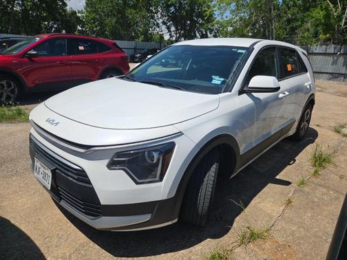 Snow White Pearl 2025 Kia Niro LX