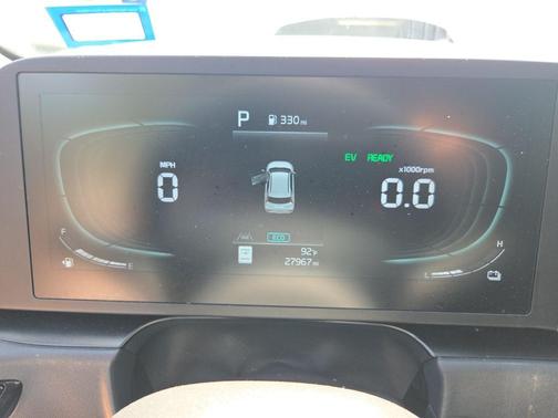 Snow White Pearl 2025 Kia Niro LX
