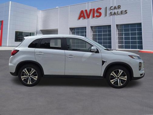 White Diamond 2025 Mitsubishi Outlander Sport SE