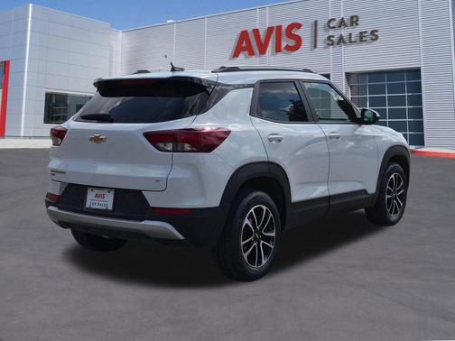 Summit White 2025 Chevrolet Trailblazer LT