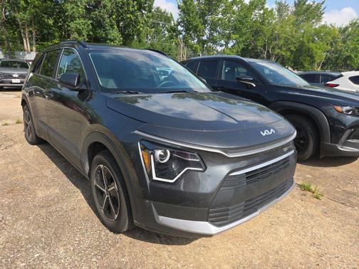 Gray 2025 Kia Niro LX