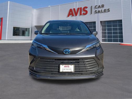 2025 Toyota Sienna LE