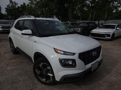 Lunar White 2025 Hyundai VENUE SEL