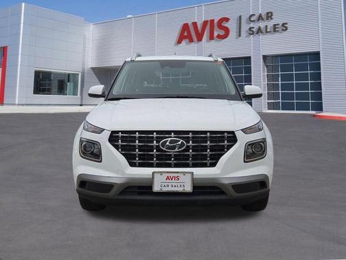 Lunar White 2025 Hyundai VENUE SEL