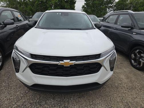 Summit White 2025 Chevrolet Trax LS