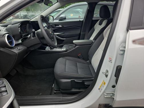 Summit White 2025 Chevrolet Trax LS
