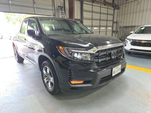 Crystal Black Pearl 2025 Honda Ridgeline RTL
