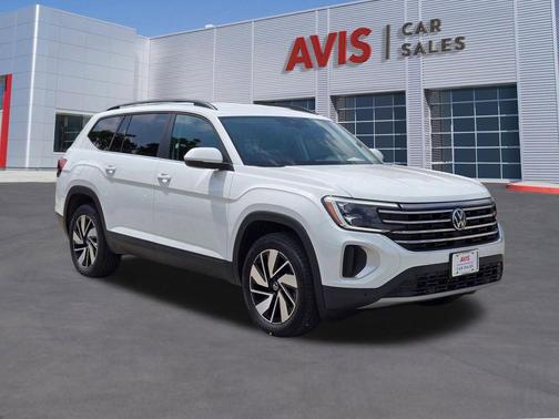 Pure White 2025 Volkswagen Atlas 2.0T SE w/Technology