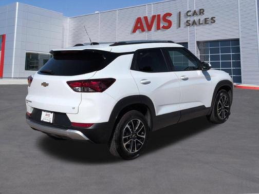Summit White 2026 Chevrolet Trailblazer LT