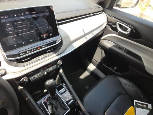 Diamond Black Crystal Pearlcoat 2025 Jeep Compass Limited