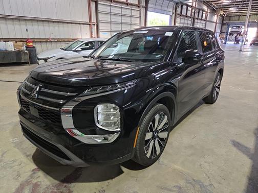 Black 2025 Mitsubishi Outlander SE 2.5 2WD