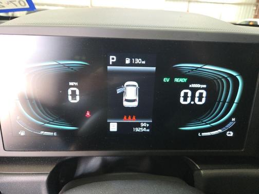 Snow White Pearl 2025 Kia Niro LX