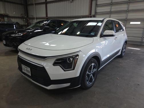Snow White Pearl 2025 Kia Niro LX