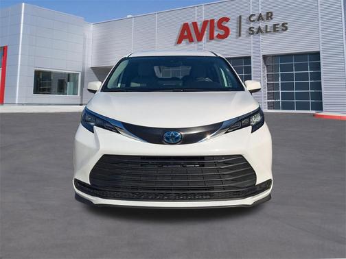 2025 Toyota Sienna LE