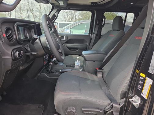 Black Clearcoat 2025 Jeep Wrangler Rubicon
