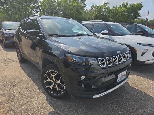 Diamond Black Crystal Pearlcoat 2025 Jeep Compass Limited