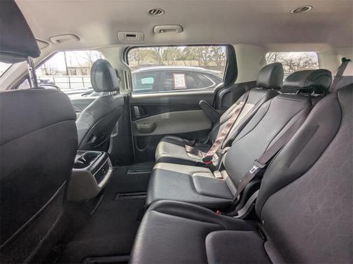 2025 Kia Carnival LXS