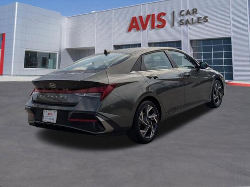 2025 Hyundai ELANTRA SEL