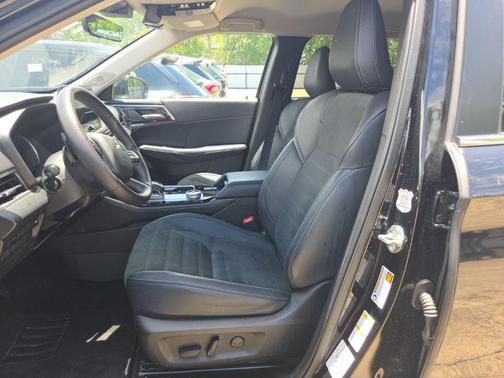 Black 2025 Mitsubishi Outlander SE S-AWC