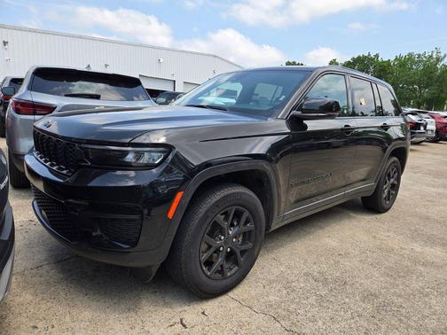 Diamond Black Crystal Pearlcoat 2025 Jeep Grand Cherokee Altitude