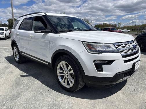White Platinum Metallic Tri-Coat 2018 Ford Explorer XLT