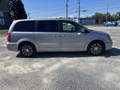 2014 Chrysler Town & Country S
