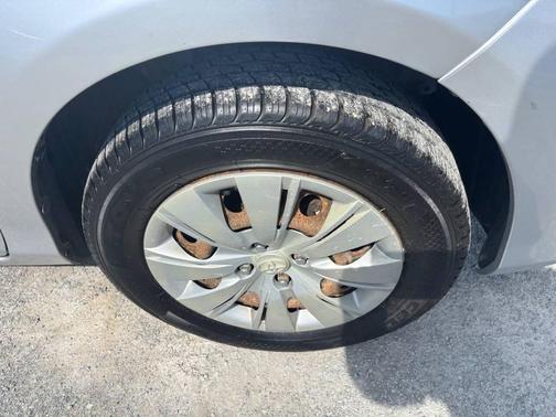 Classic Silver Metallic 2014 Toyota Yaris L