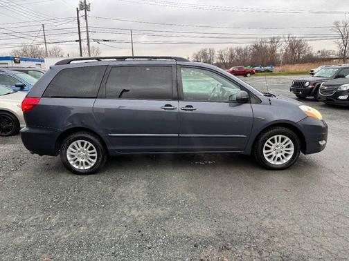 2009 Toyota Sienna XLE