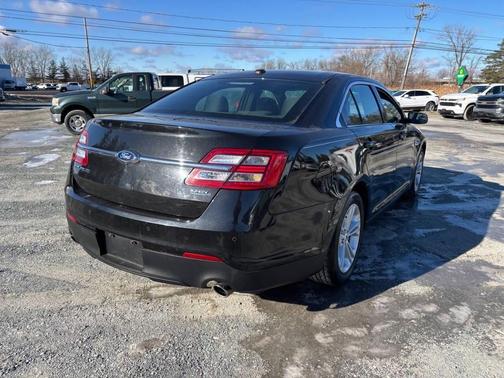 2015 Ford Taurus SEL