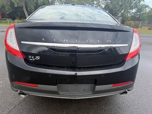 2016 Lincoln MKS Base