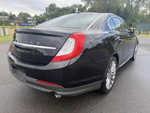 2016 Lincoln MKS Base