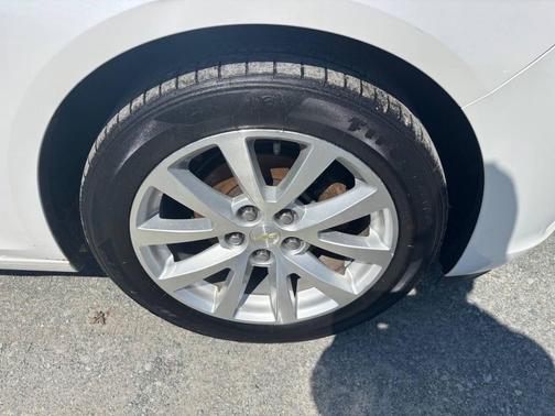Iridescent Pearl Tricoat 2015 Chevrolet Malibu 1LZ