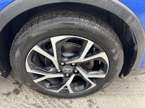 2018 Toyota C-HR XLE 4dr Crossover