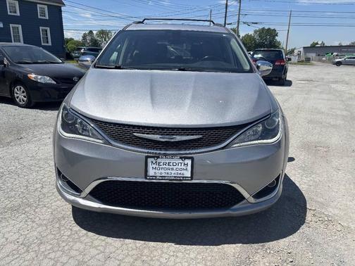 Billet Silver Metallic Clearcoat 2018 Chrysler Pacifica Limited