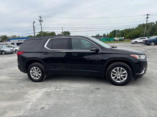 Mosaic Black Metallic 2021 Chevrolet Traverse LT Cloth