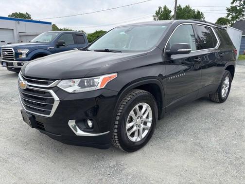 Mosaic Black Metallic 2021 Chevrolet Traverse LT Cloth