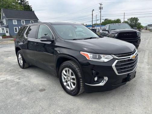 Mosaic Black Metallic 2021 Chevrolet Traverse LT Cloth