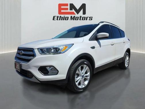 White Platinum Metallic Tri-Coat 2019 Ford Escape SEL