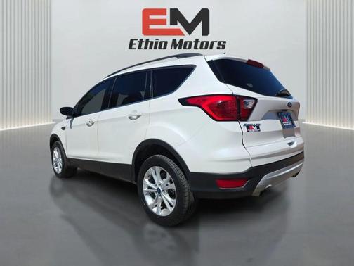 White Platinum Metallic Tri-Coat 2019 Ford Escape SEL