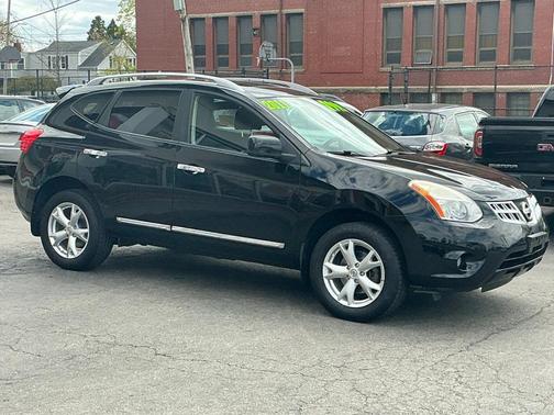 Black 2011 Nissan Rogue SV