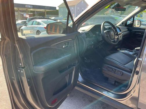 Gray 2023 Honda Ridgeline RTL