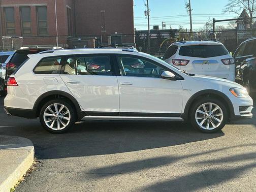 2017 Volkswagen Golf Alltrack TSI S
