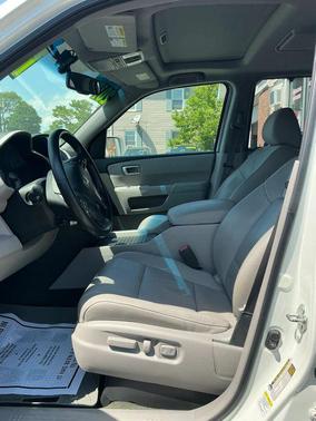 White 2015 Honda Pilot Touring