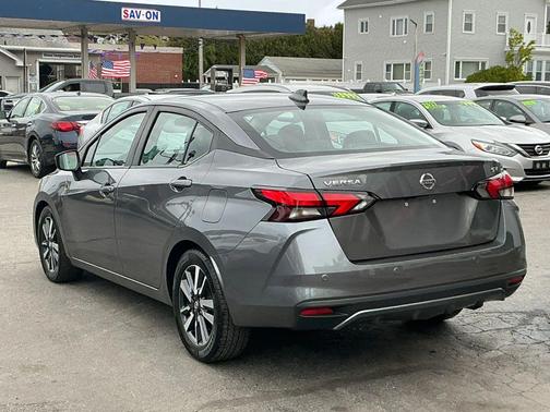 Gray 2021 Nissan Versa 1.6 SV