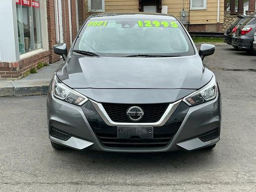 Gray 2021 Nissan Versa 1.6 SV